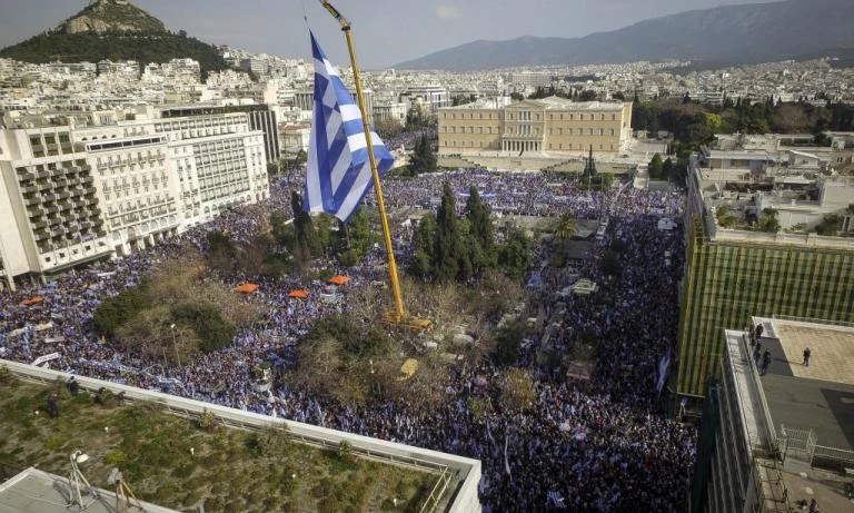 Τρέμουν τον ξεσηκωμό των Ελλήνων – Σε βέρτιγκο οι ΣΥΡΙΖΑΝΕΛ: “Στα συλλαλητήρια υπήρχαν «πληρωμένοι» διαδηλωτές”  –  “Κάποιοι ίσως να ήταν κατευθυνόμενοι”
